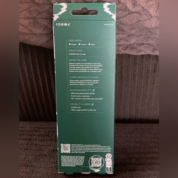 Makeup Brush, Wonder Cover Complexion Brush — EcoTools - Picture 6 of 15